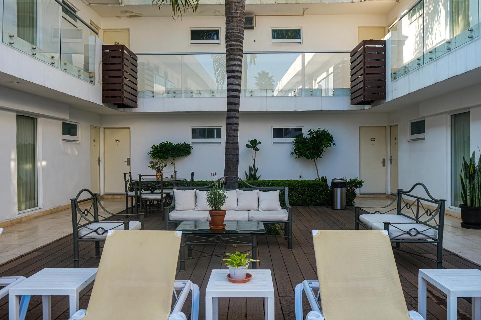 Hotel St. George Celaya  Exterior photo